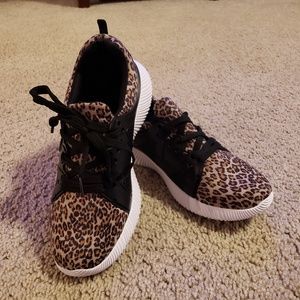 Leopard print shoes size 8-8.5